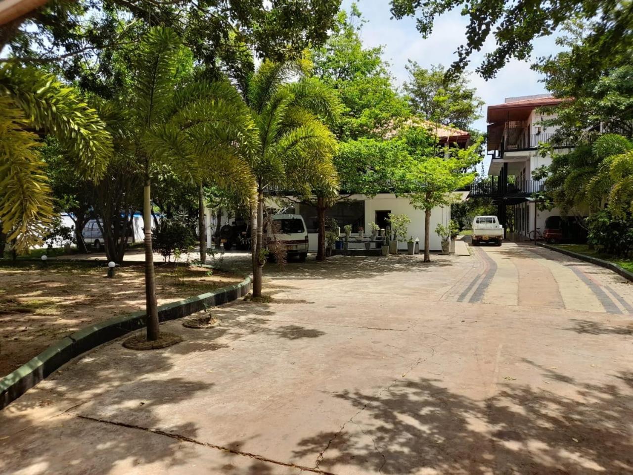 Freedom Village Дамбулла Экстерьер фото